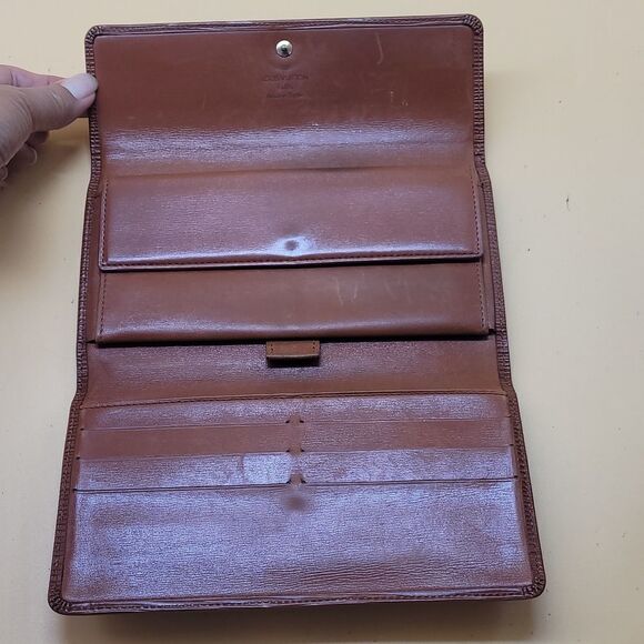 Authentic Louis Vuitton Epi Wallet - Picture 4 of 10